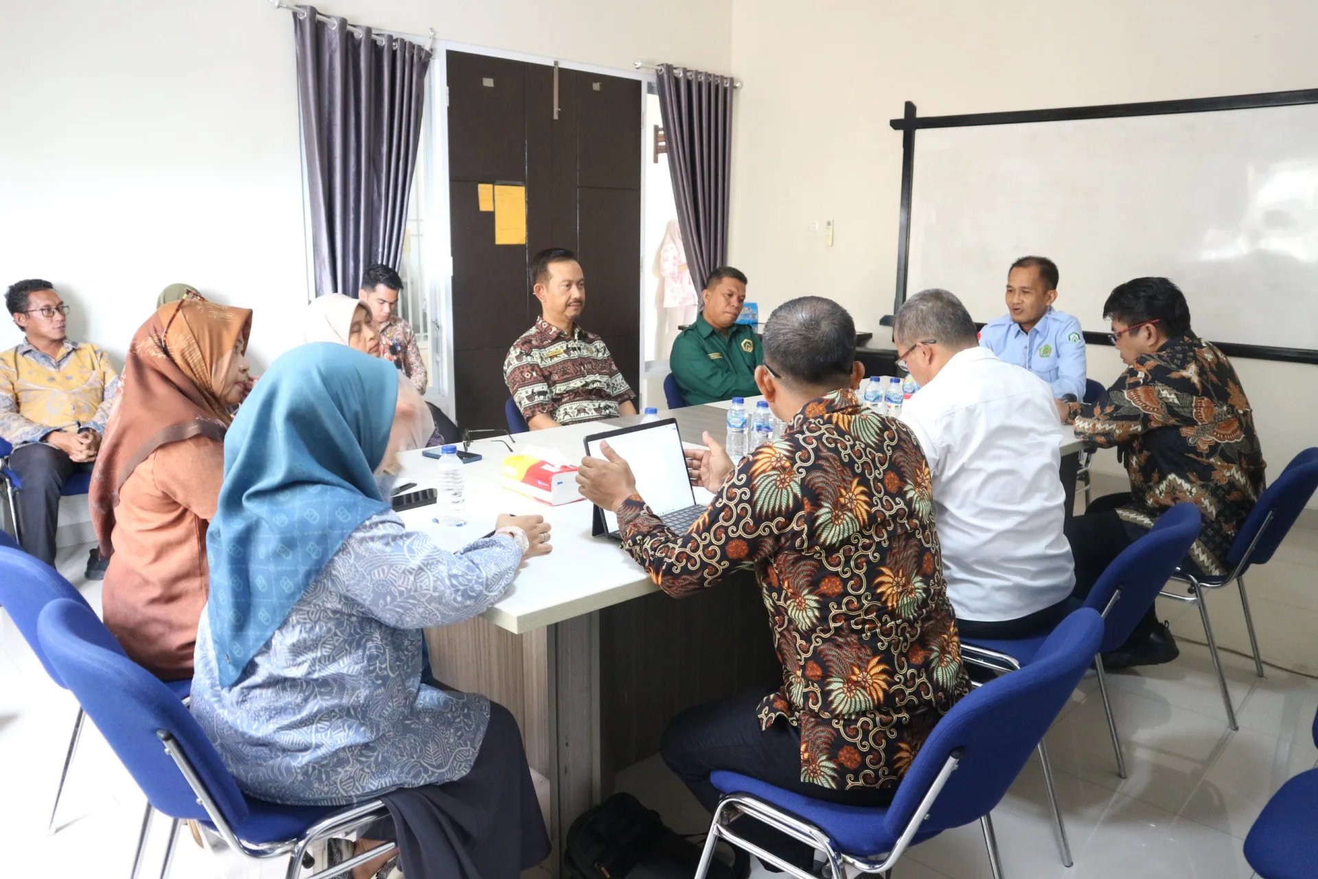 Fokus Akreditasi Dan Revitalisasi Jurnal: Rapat Koordinasi FUAD UIN Palopo Bersama Rektor